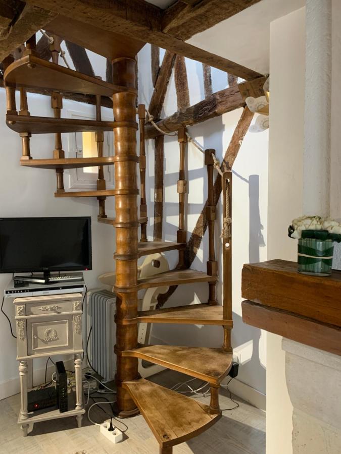 Les 4 Lions Duplex Chic Et Charme Apartment Honfleur Bagian luar foto